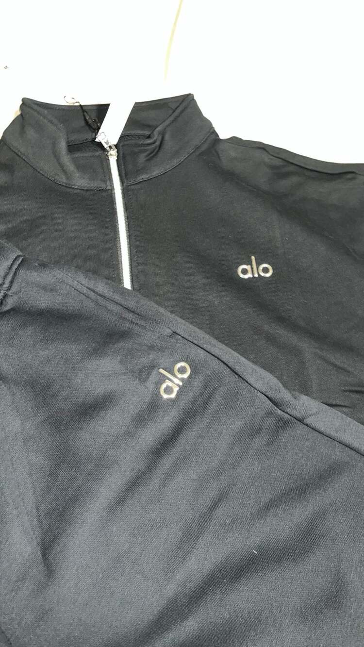 Alo Yoga Accolade Quarter Zip Pullover and Sweatpants Matching Set